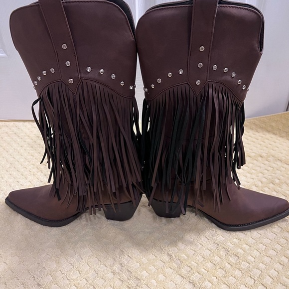 Size 6 Roper women’s cowboy boots with fringe - Picture 10 of 12